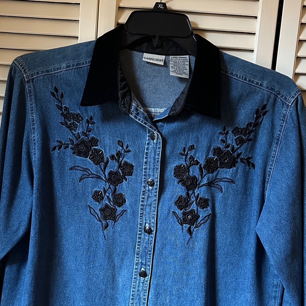 Vintage CABIN CREEK Lg denim embroidered shirt